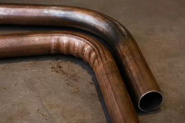 Как избежать заломов при гибке труб: оснастка, материал и угол