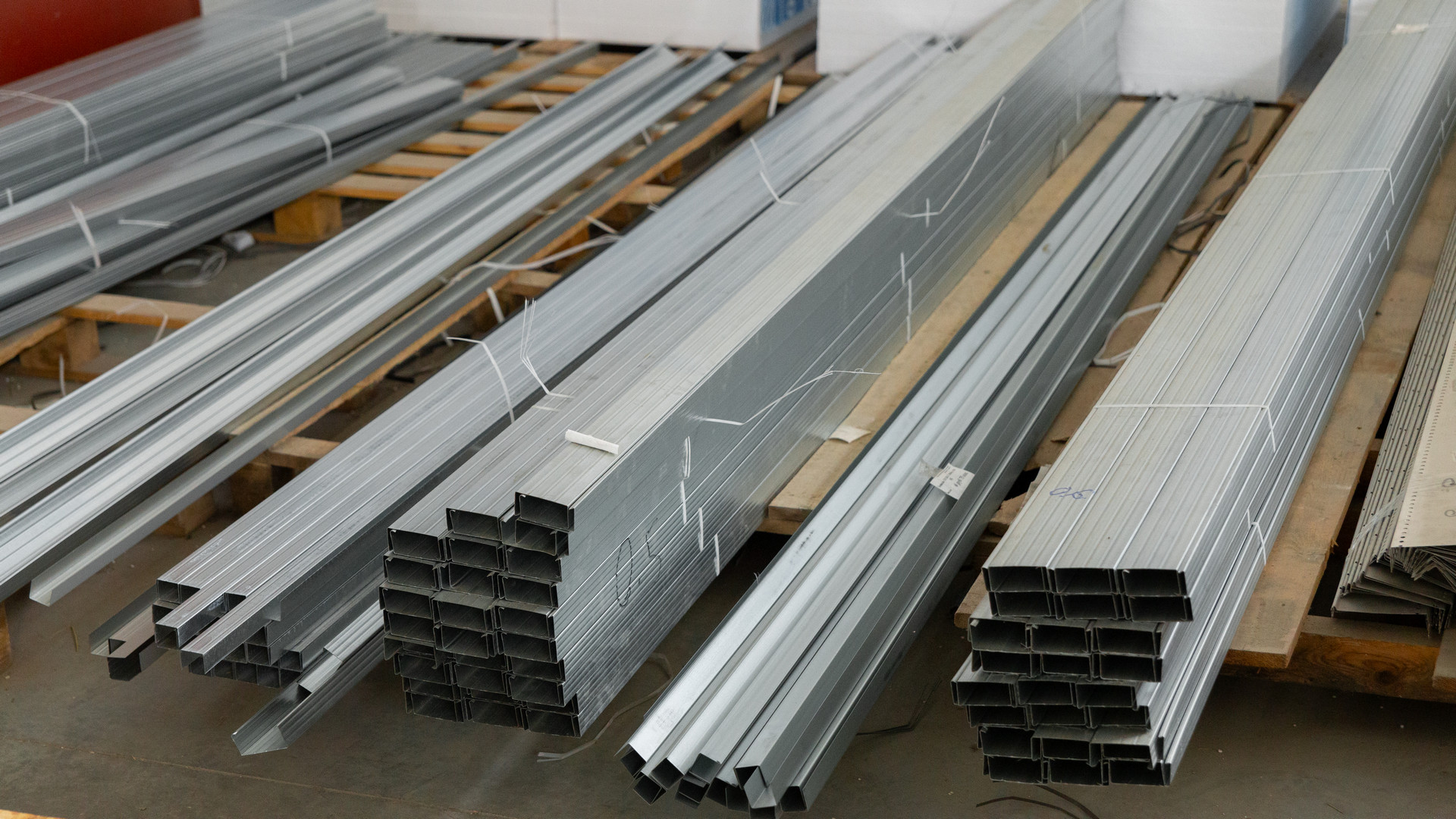 Производство металлического профиля на заказ