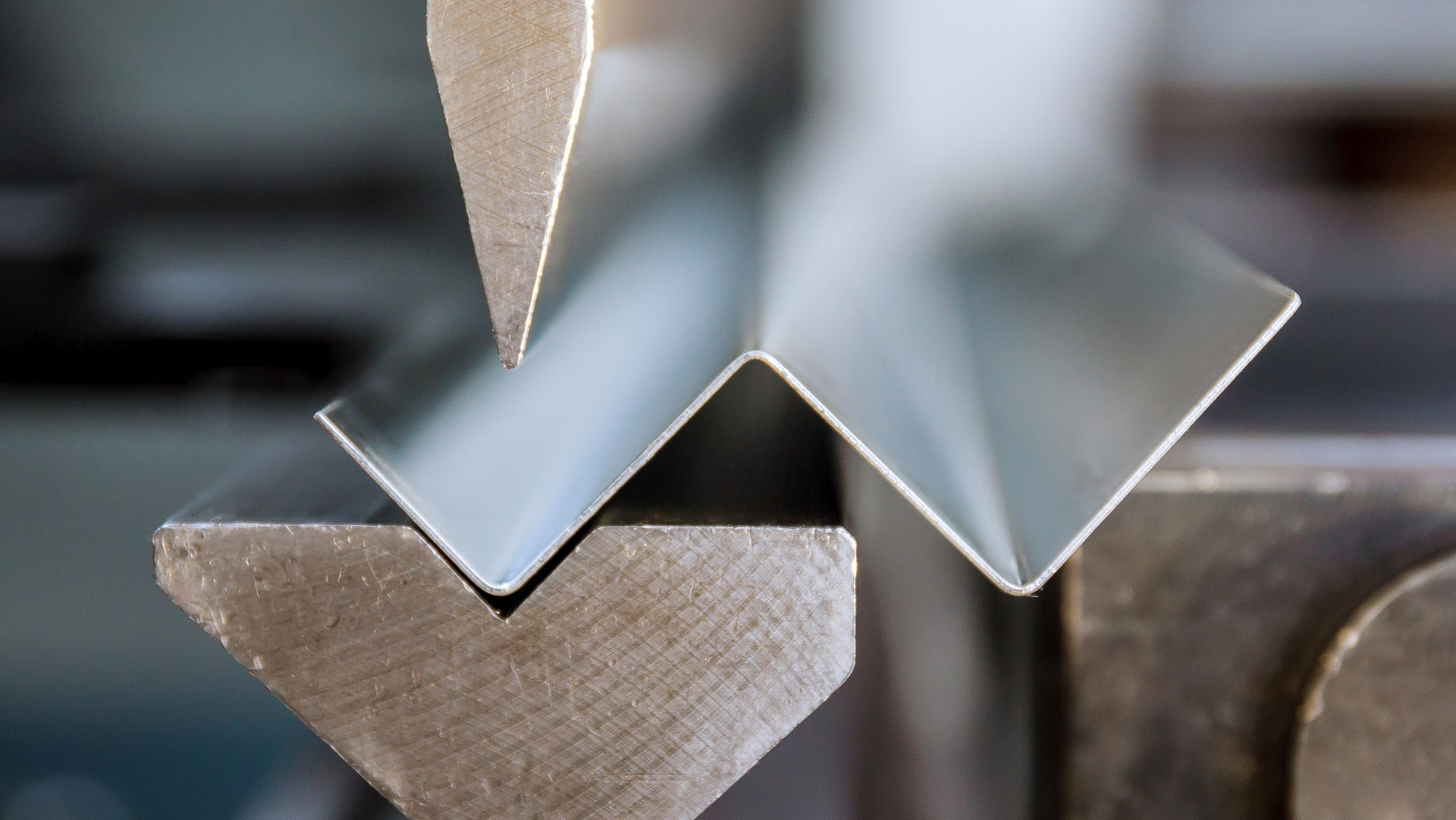 Изготовление металлических уголков из листового металла