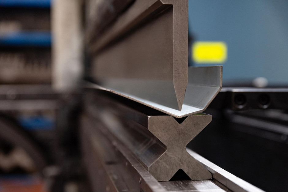 Гибка уголка на листогибочных прессах