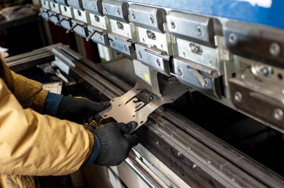 Листогибы для разных задач: ручные, механические, гидравлические