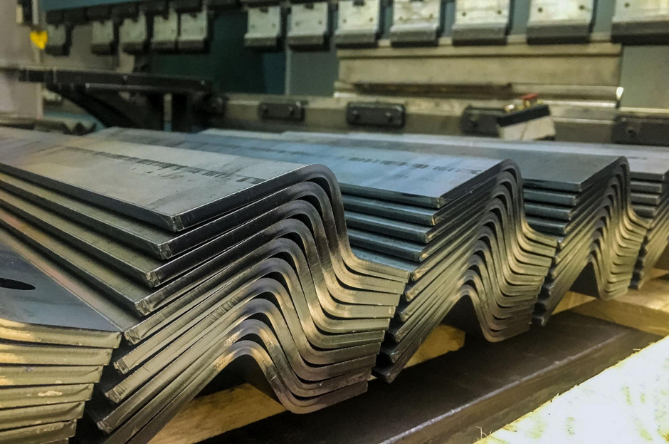 Точная гибка металла: угол, размер полки, повторяемость